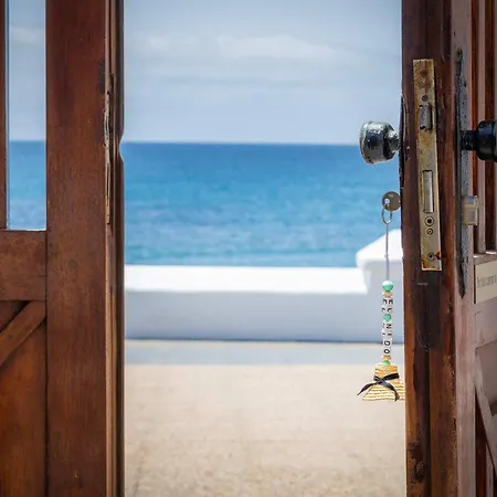 Lägenhet El Nido Seafront Hideaway By Bayside Playa Honda (Lanzarote)